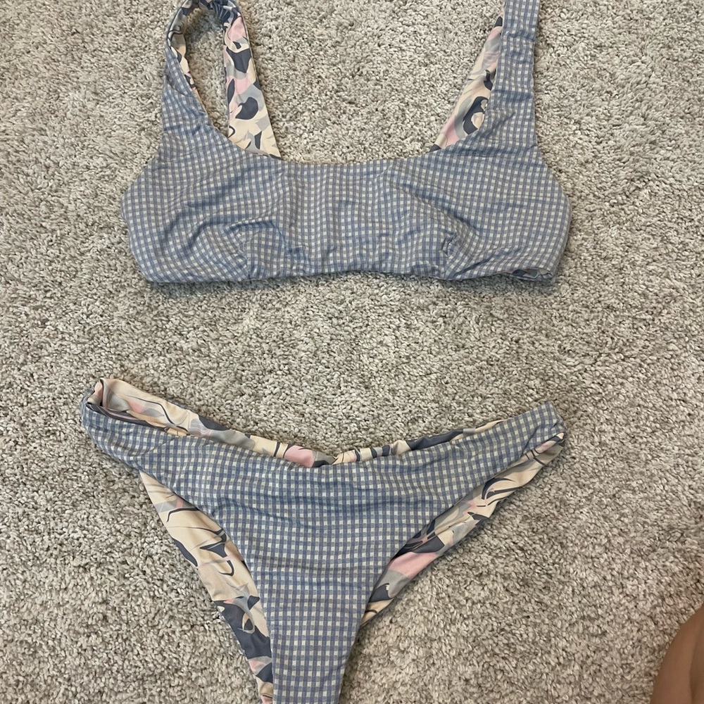 Reversible billabong swimsuit